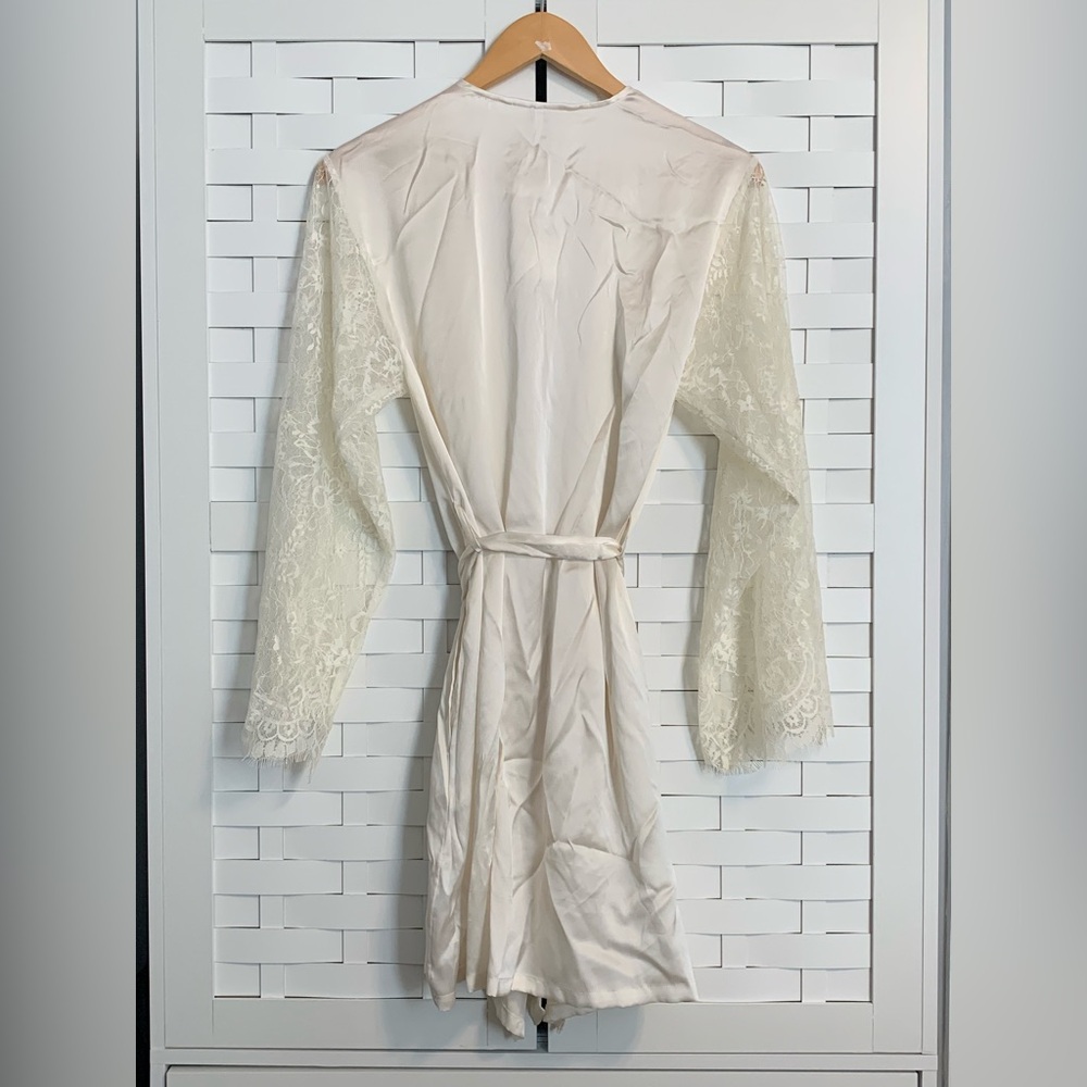 👰‍♀️ NORDSTROM LACE ROBE 👰‍♀️ - Picture 6 of 6